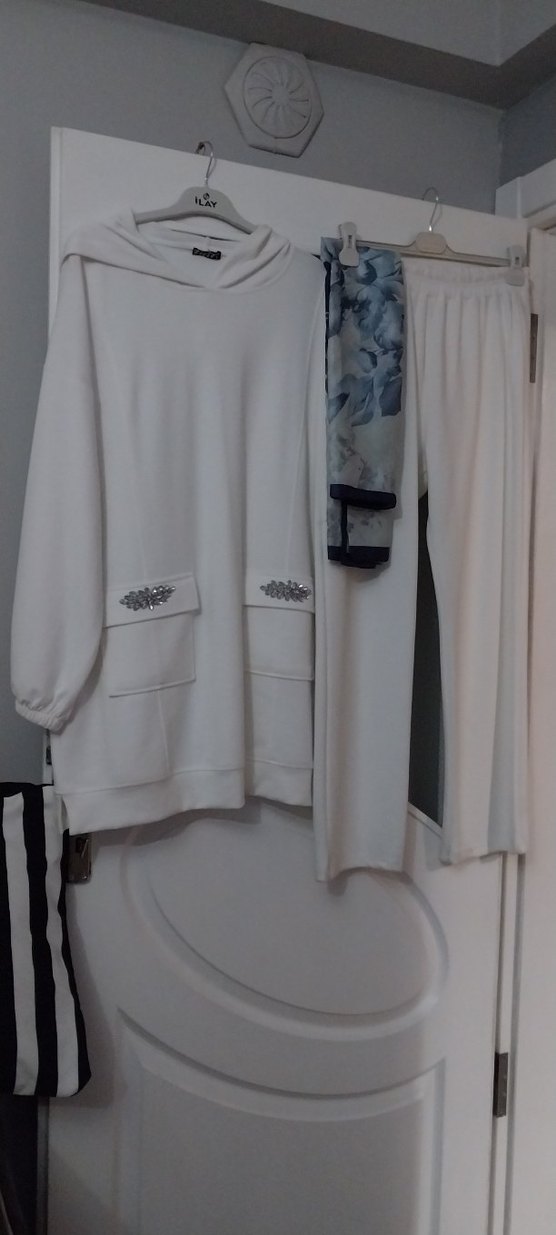 Beyaz Sokak Stili Rahat Takım - Görsel 5