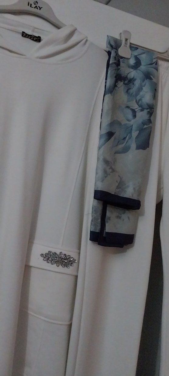 Beyaz Sokak Stili Rahat Takım - Görsel 3