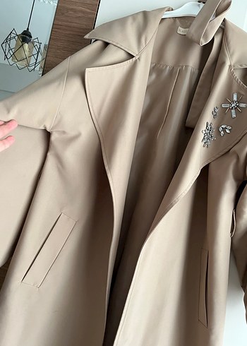 Nakış Detaylı Bej Uzun Kadın Trençkot - Görsel 6
