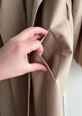 Nakış Detaylı Bej Uzun Kadın Trençkot - Görsel 3