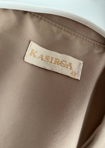 Nakış Detaylı Bej Uzun Kadın Trençkot - Görsel 5