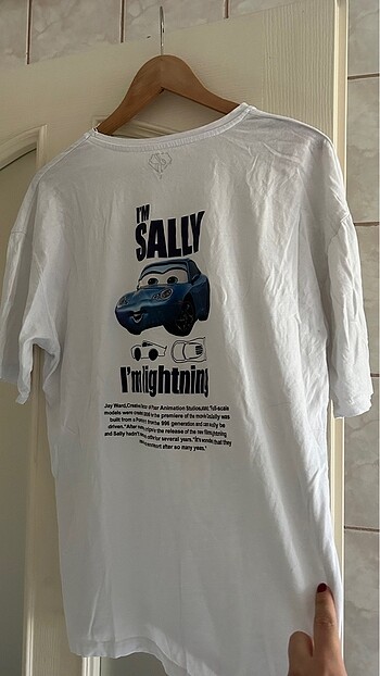 Sally baskılı beyaz tişört