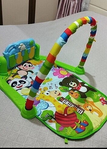 Piyanolu oyun halısı