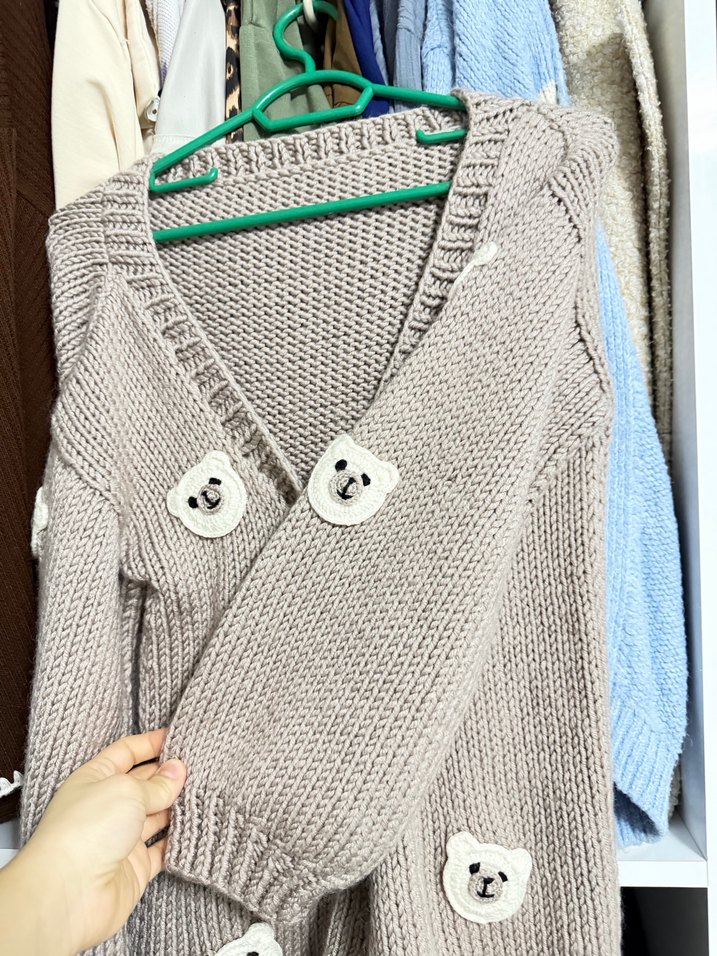 El yapımı nakışlıUzun Kollu V Yaka Bej Triko Hırka - Görsel 4