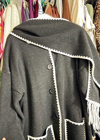 Nakışlı Siyah Uzun Kadın Yün Kaban atkılı - Görsel 3