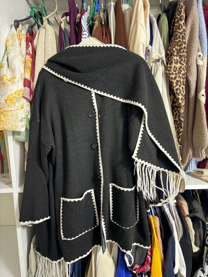 Nakışlı Siyah Uzun Kadın Yün Kaban atkılı - Görsel 2