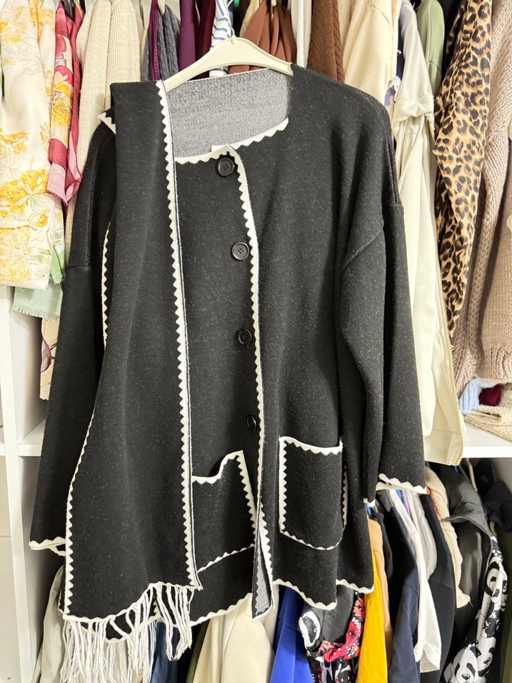 Nakışlı Siyah Uzun Kadın Yün Kaban atkılı - Görsel 4