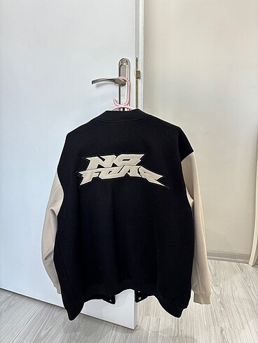H&M H&M x No Fear Unisex L Kolej Mont