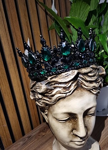 Siyah ve Yeşil Kristal Taç - Görsel 2