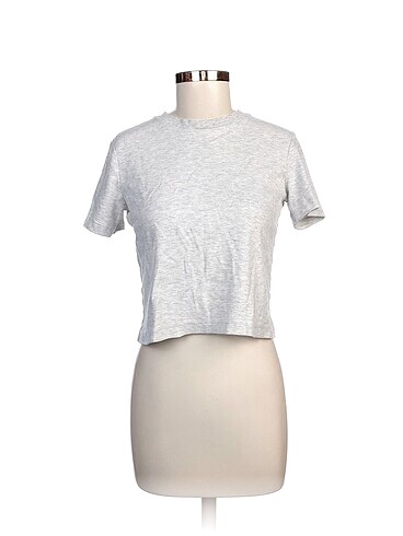 Bershka T-shirt %70 İndirimli.