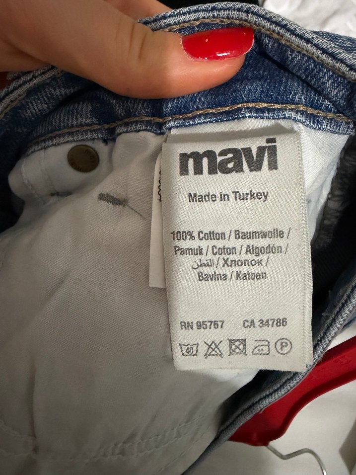 Kadın Mavi Yırtık Denim Mini Şort - Görsel 3