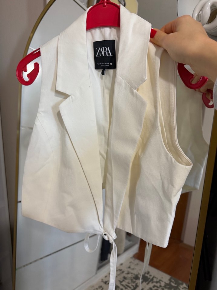 Zara Beyaz Keten Mini Düğmeli Yelek - Görsel 2