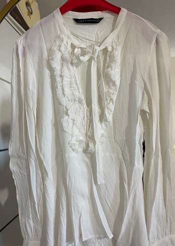 Beyaz V Yaka Fırfırlı Kadın Gömlek - Görsel 2