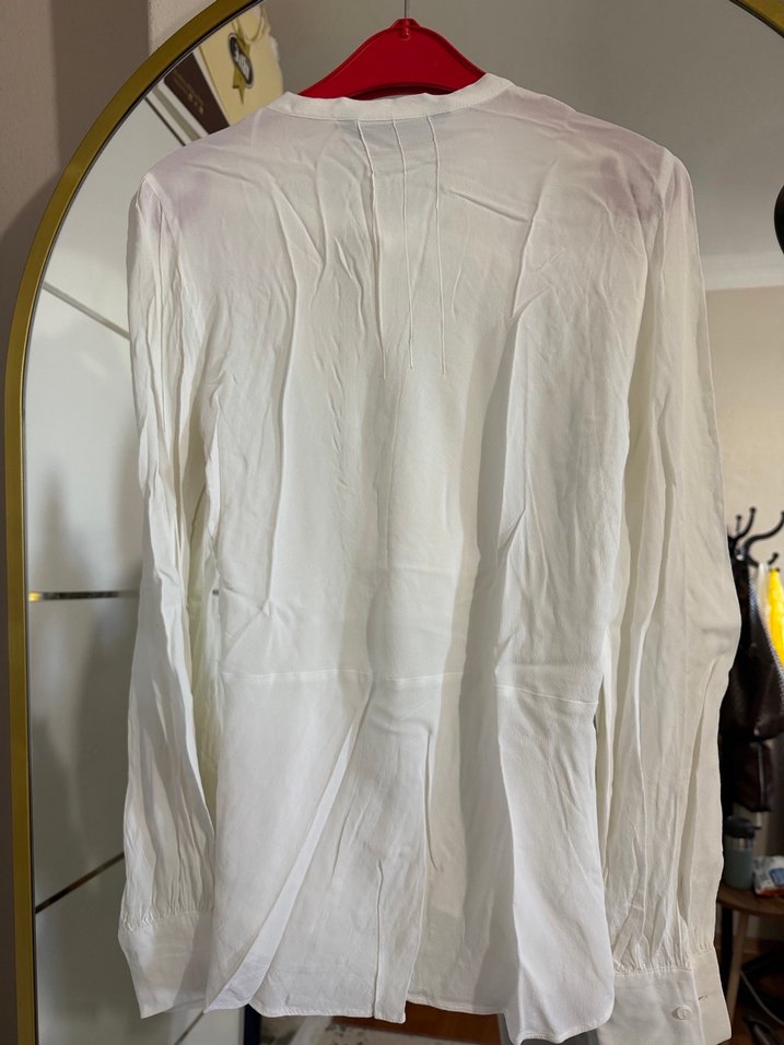 Beyaz V Yaka Fırfırlı Kadın Gömlek - Görsel 4