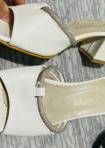 Beyaz Tokalı Dolgu Topuklu Kadın terlik - Görsel 2