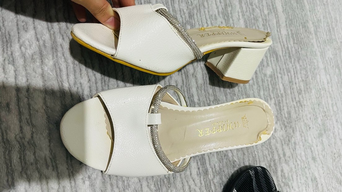 Beyaz Tokalı Dolgu Topuklu Kadın terlik - Görsel 2