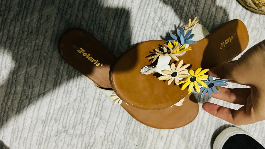 Parmak arası çiçekli terlik - Görsel 2