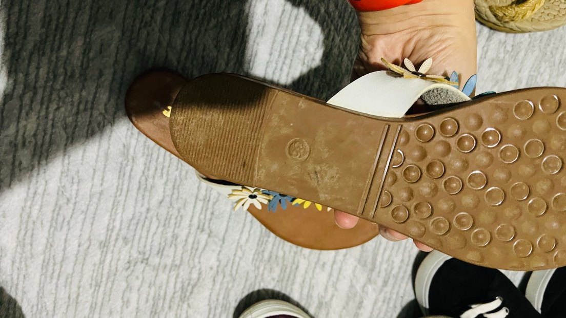 Parmak arası çiçekli terlik - Görsel 3