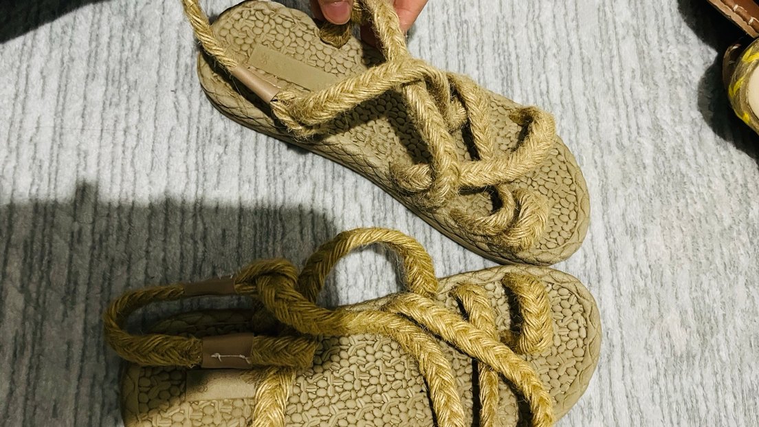 Örgü Detaylı Bej Kadın Dolgu Topuk Sandalet - Görsel 2