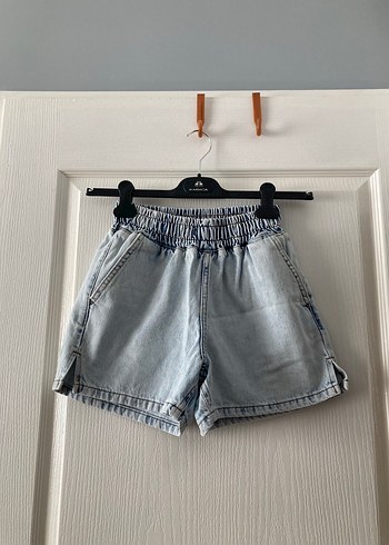 Gri Mavi Batik Desenli Salaş Mini Kot Şort