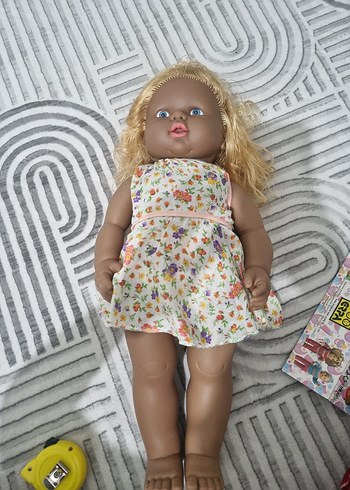 Bej Tenli Çiçek Desenli Elbiseli Bebek - Görsel 5