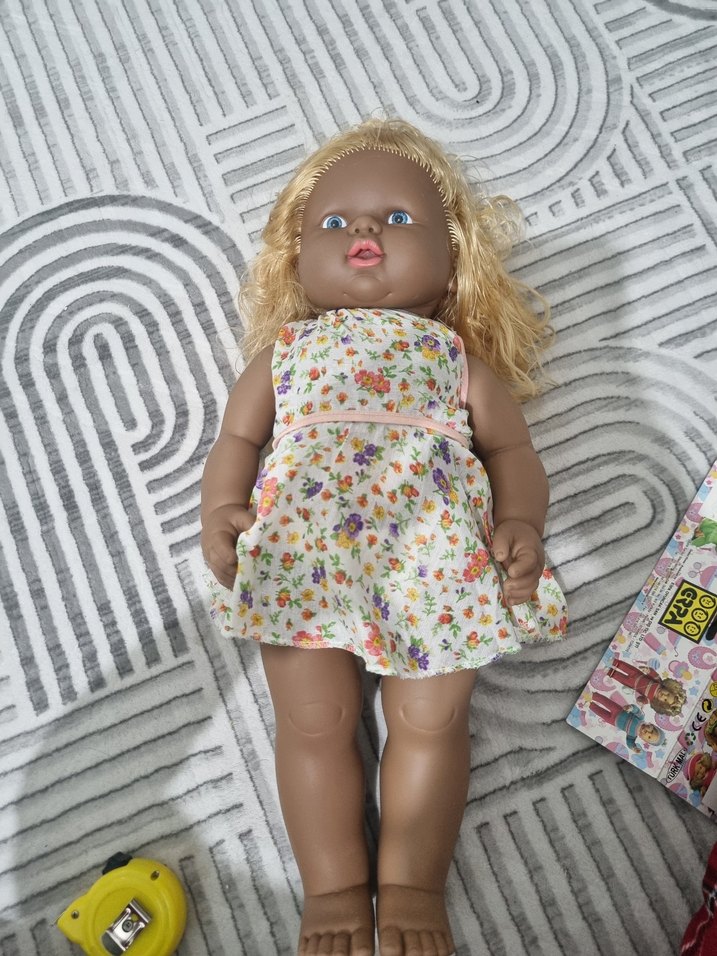 Bej Tenli Çiçek Desenli Elbiseli Bebek - Görsel 5