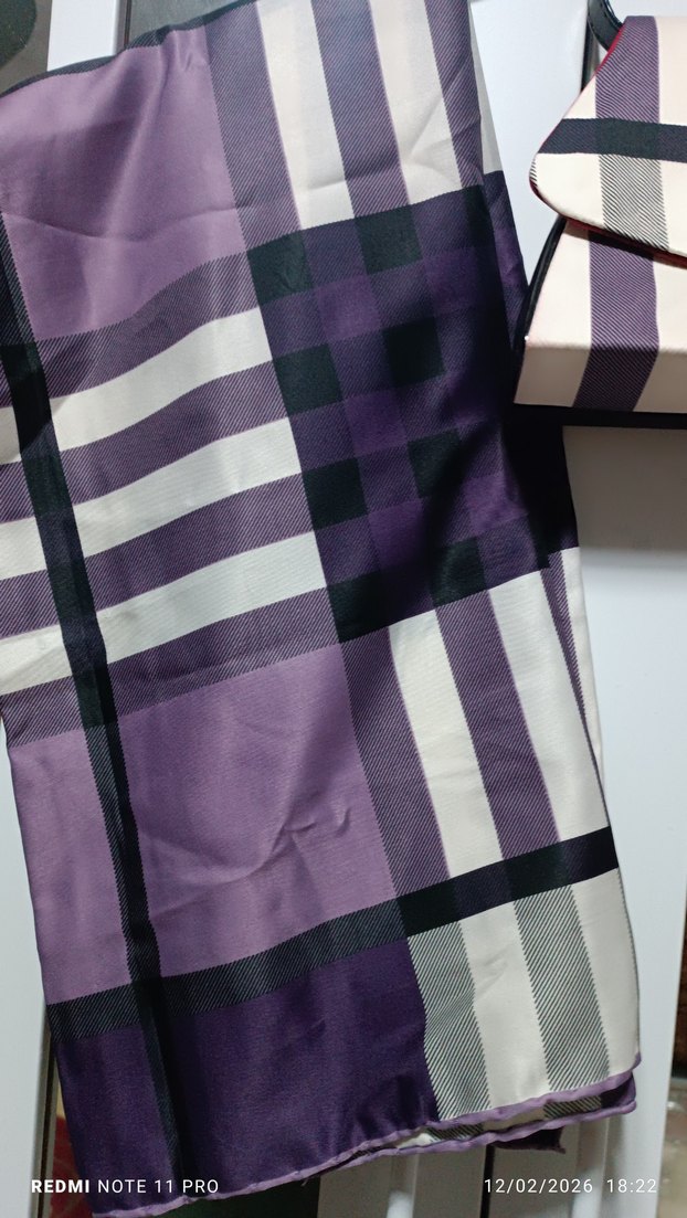 Mor ve Gri Çizgili Kadın Fular - Görsel 3