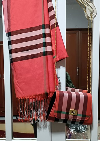 Kırmızı Parlak Dokulu Kadın Şal - Görsel 2