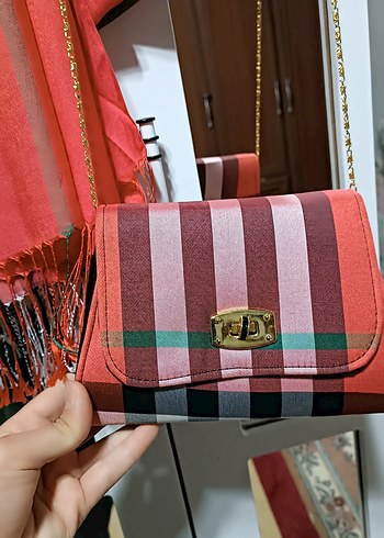 Kırmızı Parlak Dokulu Kadın Şal - Görsel 3