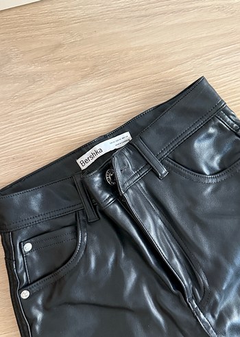 Bershka Siyah Deri Kadın Pantolon