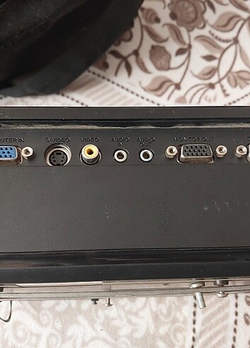 TOSHIBA XP1 PROJEKTÖR 