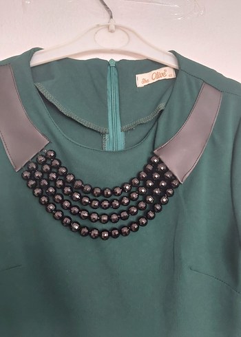 Zincir Detaylı Koyu Yeşil Uzun Elbise - Görsel 2