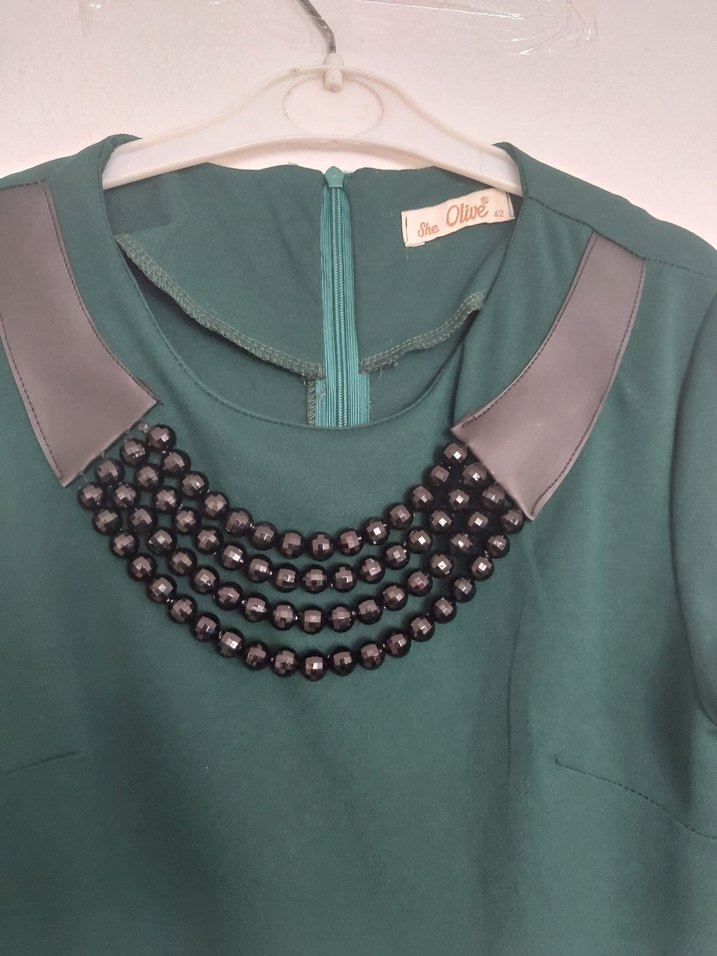 Zincir Detaylı Koyu Yeşil Uzun Elbise - Görsel 2