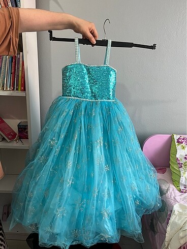 Diğer Elsa elbisesi