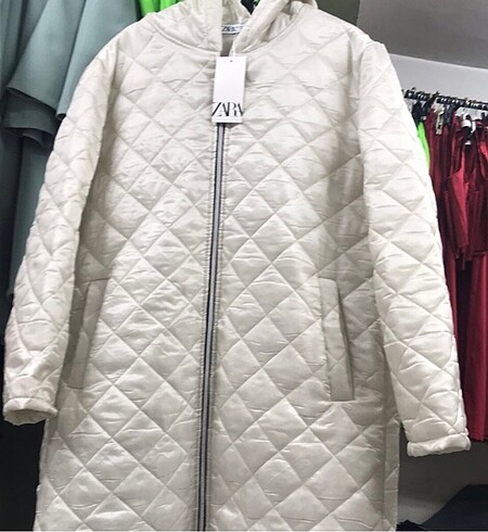 Zara Bayan kapitone mont