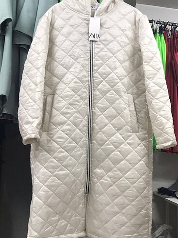 Zara Bayan kapitone mont