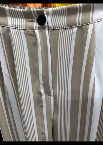 Zara Zara Düğmeli V Yaka Çizgili Kısa Tulum