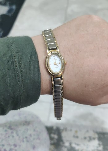 Zincir Detaylı Altın Renk Kadın Saati - Görsel 2