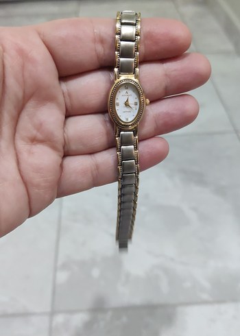 Zincir Detaylı Altın Renk Kadın Saati - Görsel 4