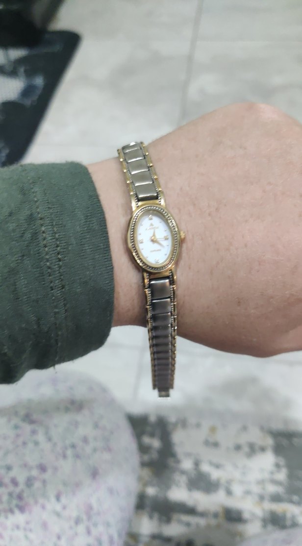 Zincir Detaylı Altın Renk Kadın Saati - Görsel 2