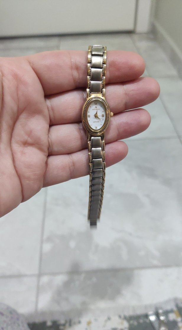 Zincir Detaylı Altın Renk Kadın Saati - Görsel 4