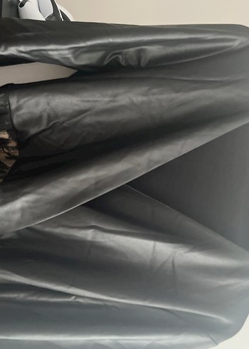 Siyah Deri Kemerli Uzun Yılan Desenli Elbise - Görsel 4