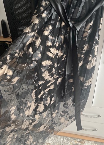 Siyah Deri Kemerli Uzun Yılan Desenli Elbise - Görsel 2