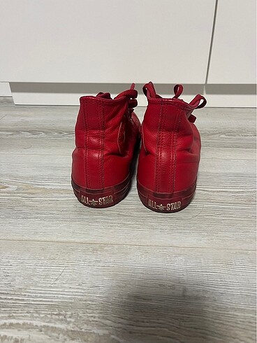 38 Beden Kırmızı deri Converse 38 numara