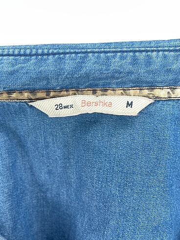 m Beden çeşitli Renk Bershka Gömlek %70 İndirimli.
