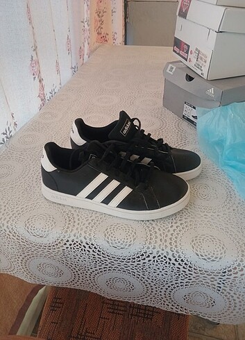 39 Beden Adidas Spor Ayakkabı