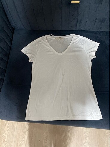 Beyaz v yaka t-shirt