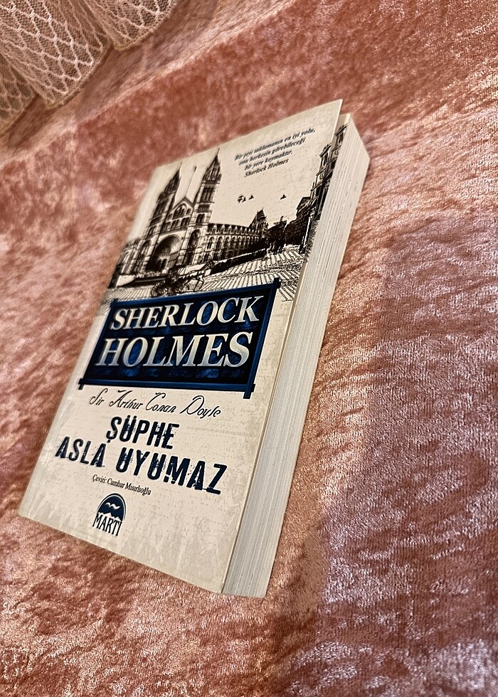 Sherlock Holmes - Şüphe Asla Uyumaz (Kitap) - Görsel 3