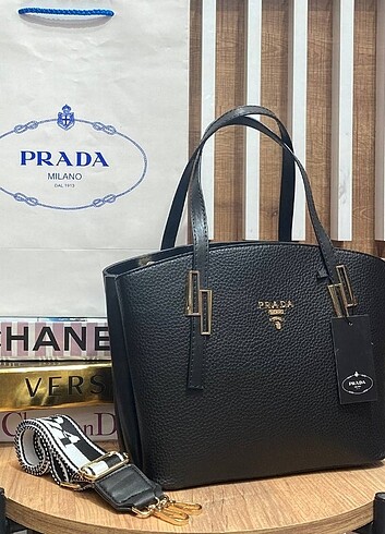 Prada bayan çanta