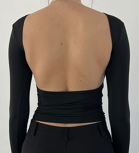 Siyah sırt dekolteli body